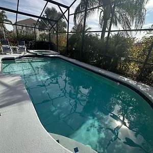 Sweet 4 Bedroom 3 Bath Pool & Holiday home Davenport