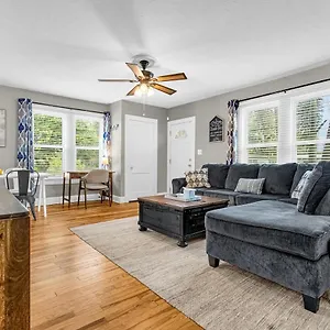 Oasis! Free Laundry & Parking Near Disney! Holiday home Orlando