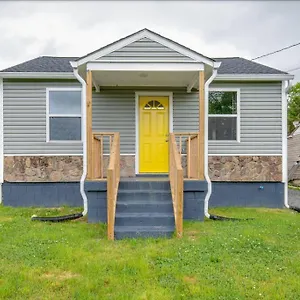 Hot Tub Getaway Close To Downtown! Holiday home Nashville